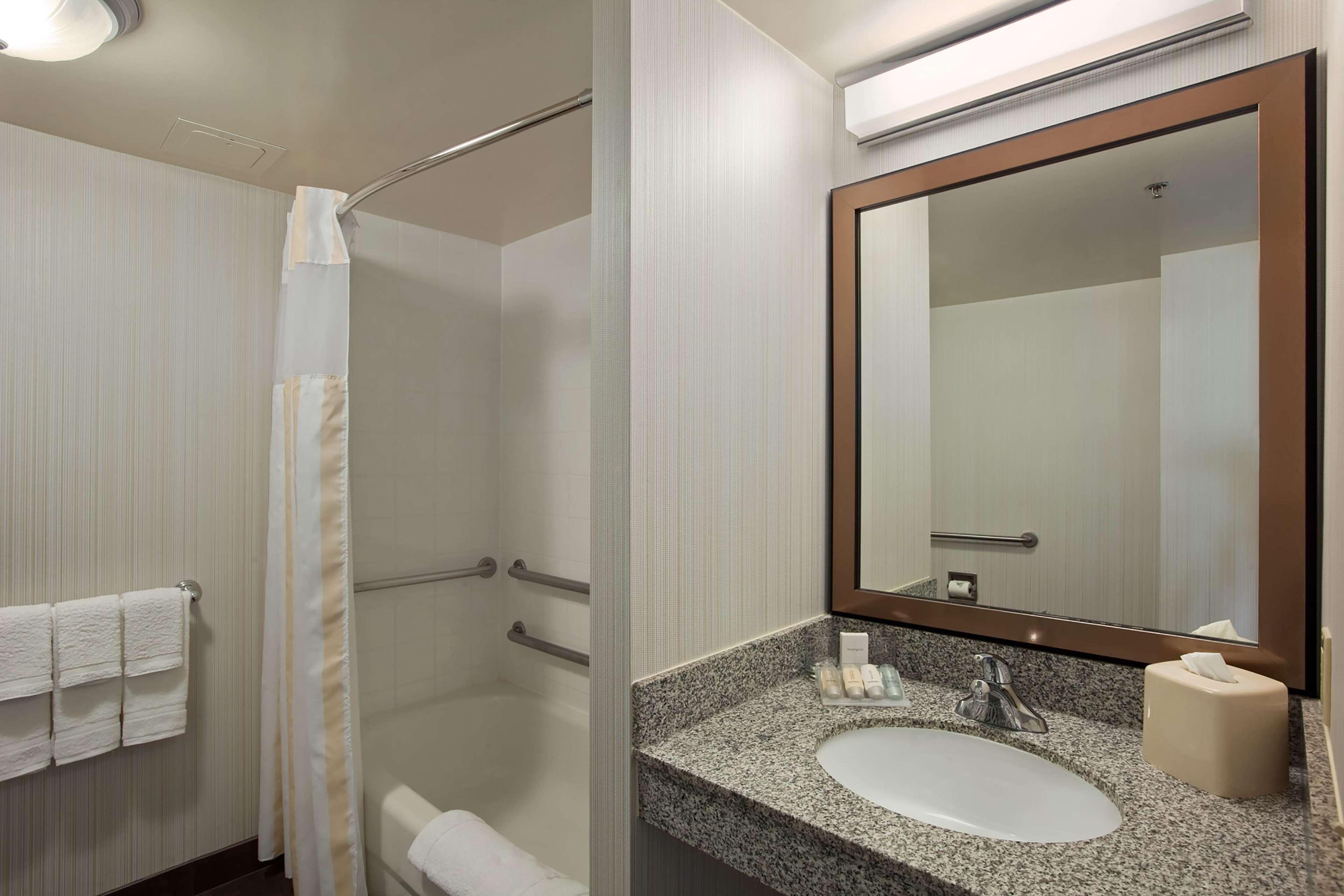 Hilton Garden Inn Hoffman Estates Exterior photo