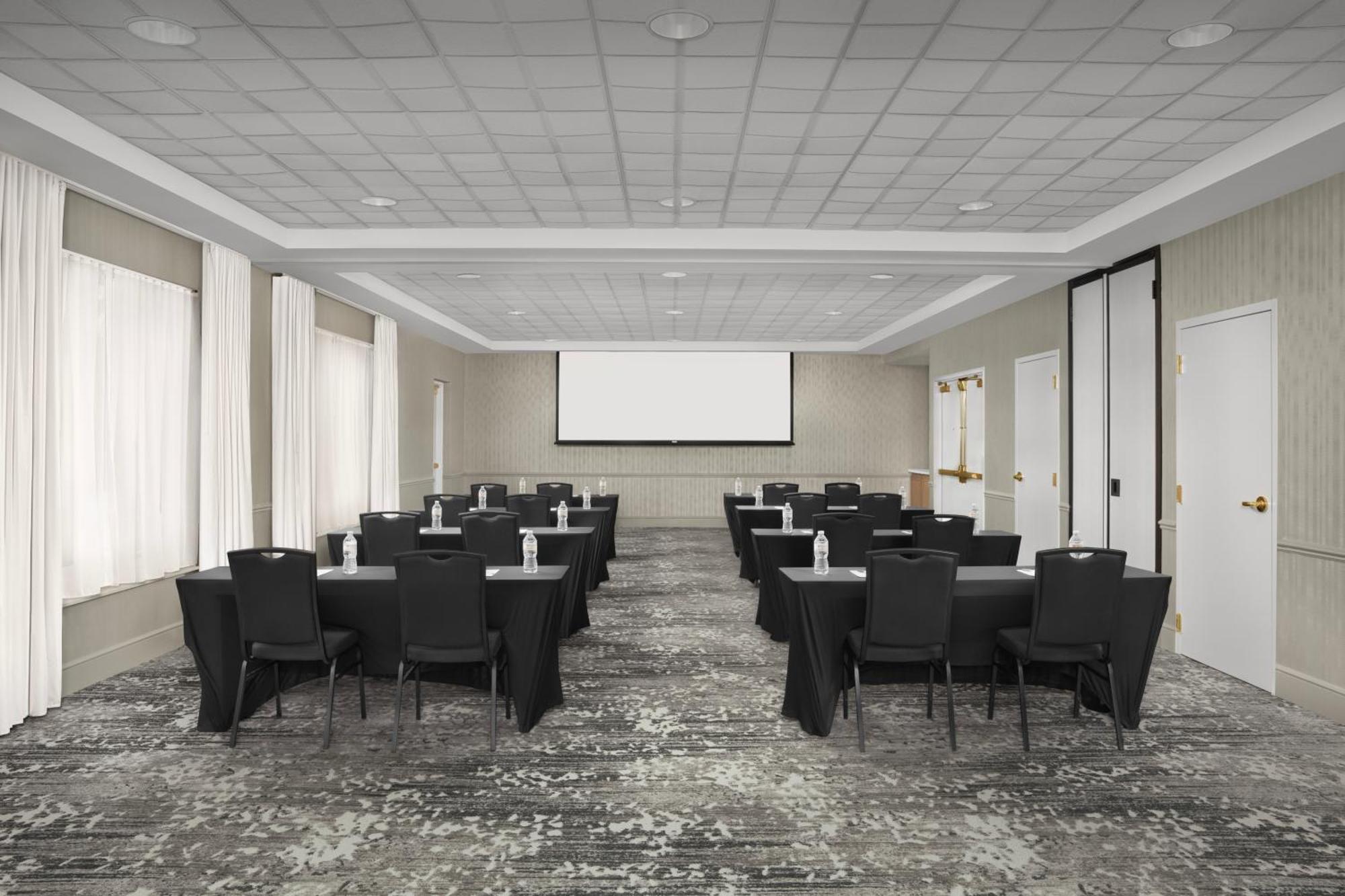 Hilton Garden Inn Hoffman Estates Exterior photo
