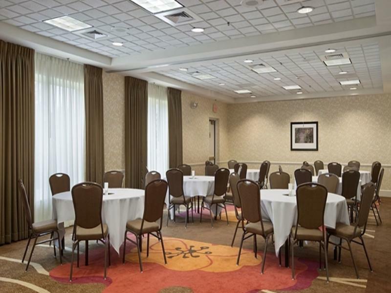 Hilton Garden Inn Hoffman Estates Exterior photo