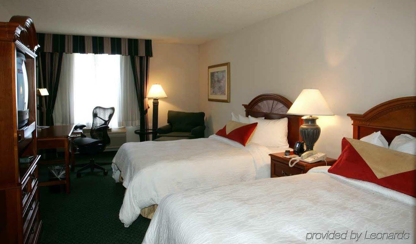 Hilton Garden Inn Hoffman Estates Exterior photo